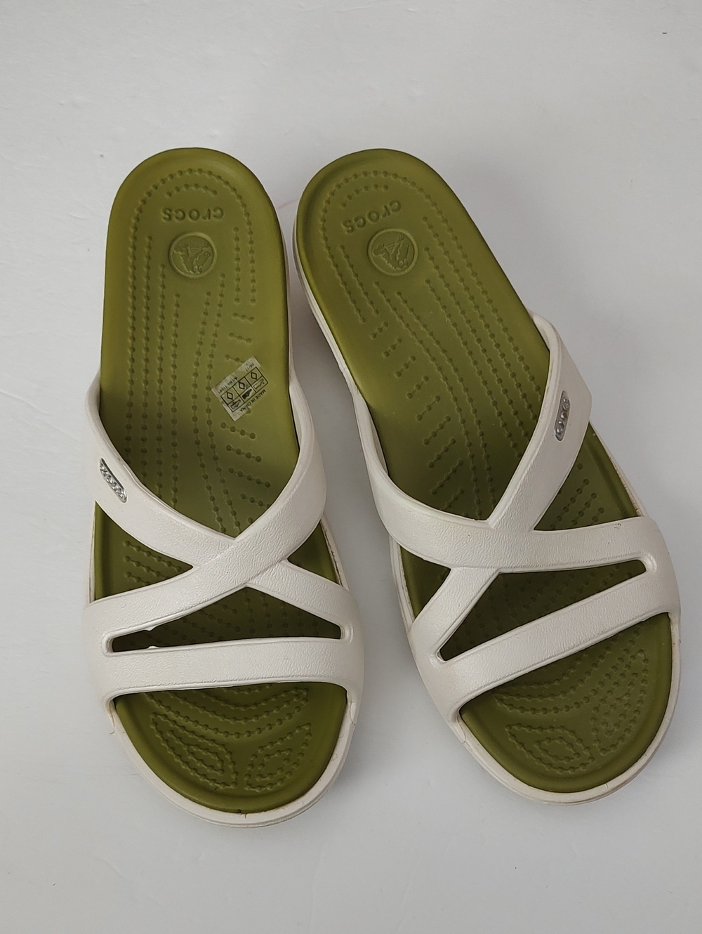 CROCS Women’s White Strappy Sandals with Olive Green Footbed Sz 8